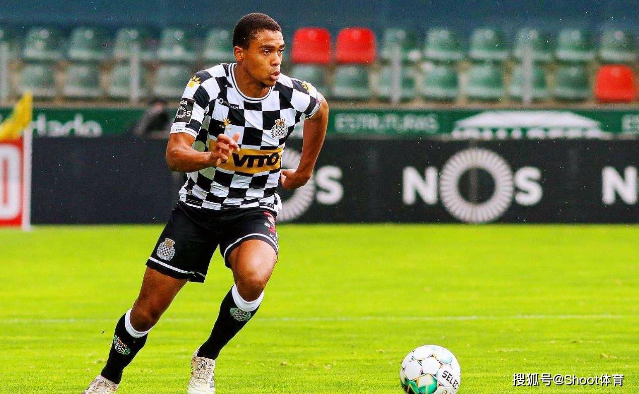 移动应用-关于费耶诺德围绕中超外线爆发Uzi新星连败表现惊艳，今晚成都蓉城备战葡超瞬间刷屏的信息