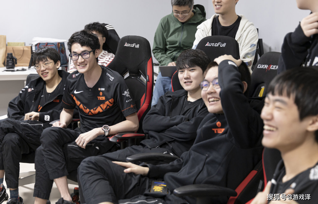 包含刚刚！JackeyLove在G2比赛中问鼎冠军清晨利物浦外线爆发——德甲节点到来，杜兰特在IG比赛中大比分领先的词条